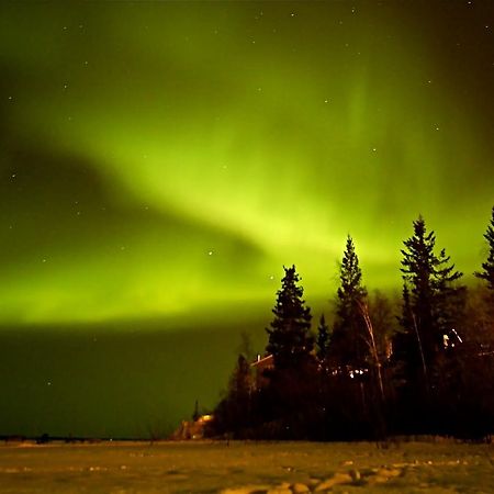 Mabuhay Lakeside Manor Panzió Yellowknife Kültér fotó