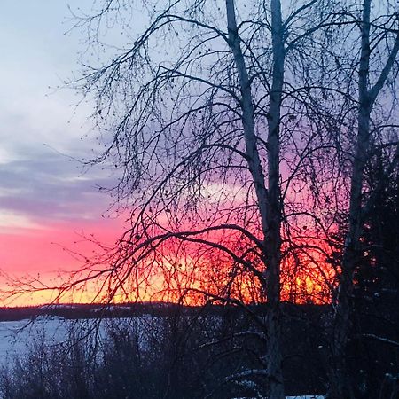 Mabuhay Lakeside Manor Panzió Yellowknife Kültér fotó