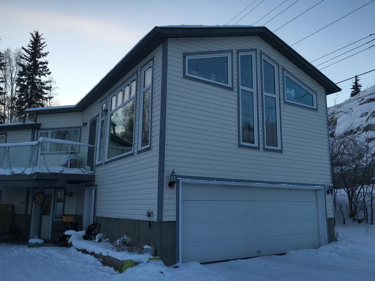 Mabuhay Lakeside Manor Panzió Yellowknife Kültér fotó
