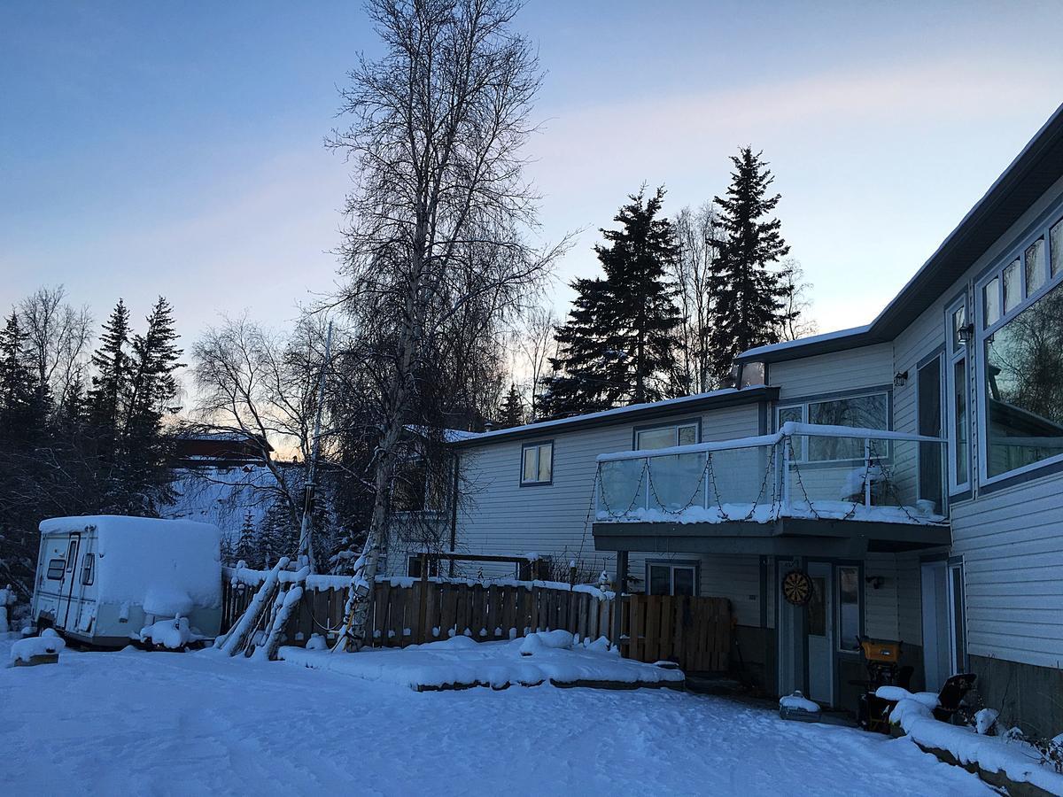 Mabuhay Lakeside Manor Panzió Yellowknife Kültér fotó