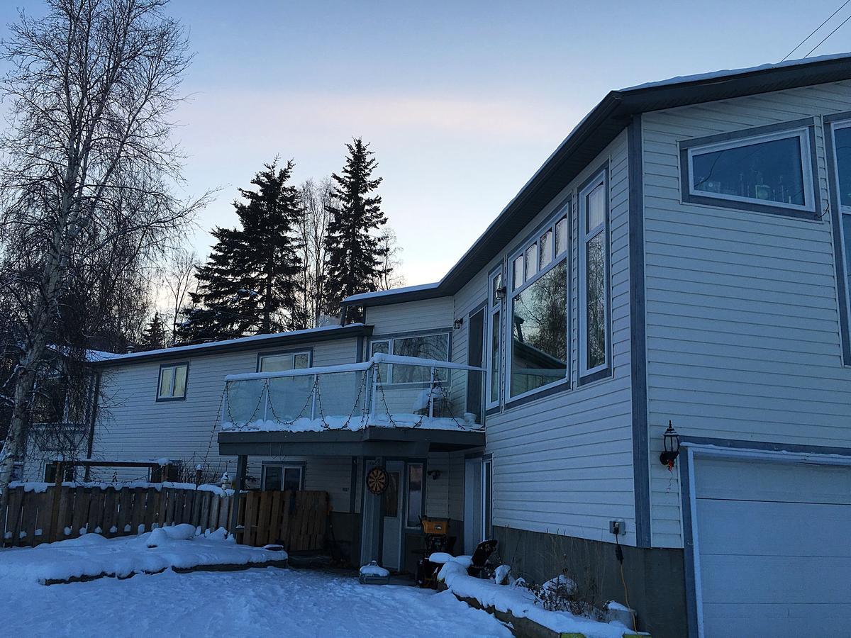 Mabuhay Lakeside Manor Panzió Yellowknife Kültér fotó