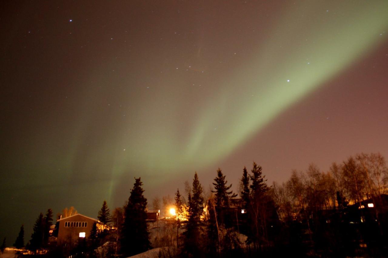 Mabuhay Lakeside Manor Panzió Yellowknife Kültér fotó