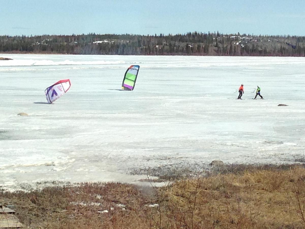 Mabuhay Lakeside Manor Panzió Yellowknife Kültér fotó