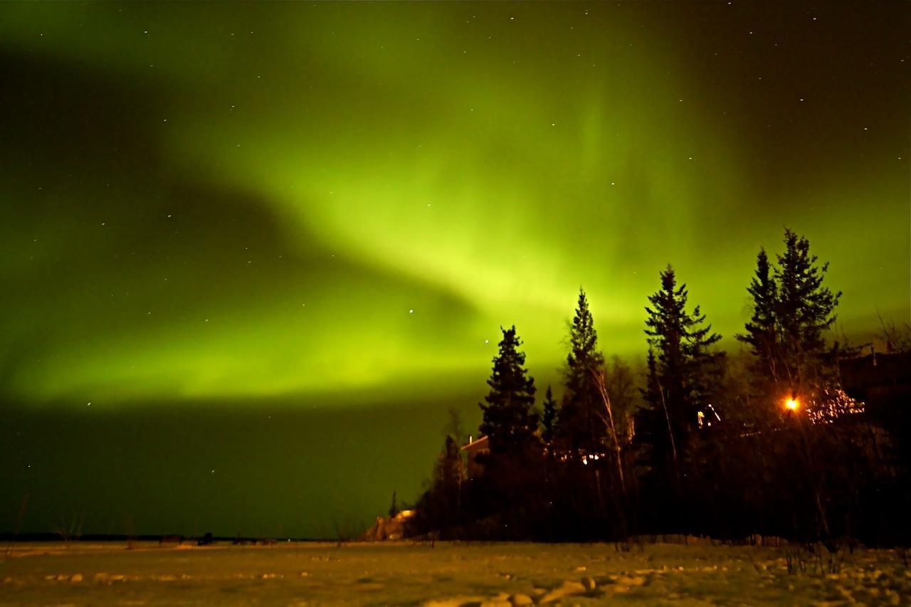Mabuhay Lakeside Manor Panzió Yellowknife Kültér fotó