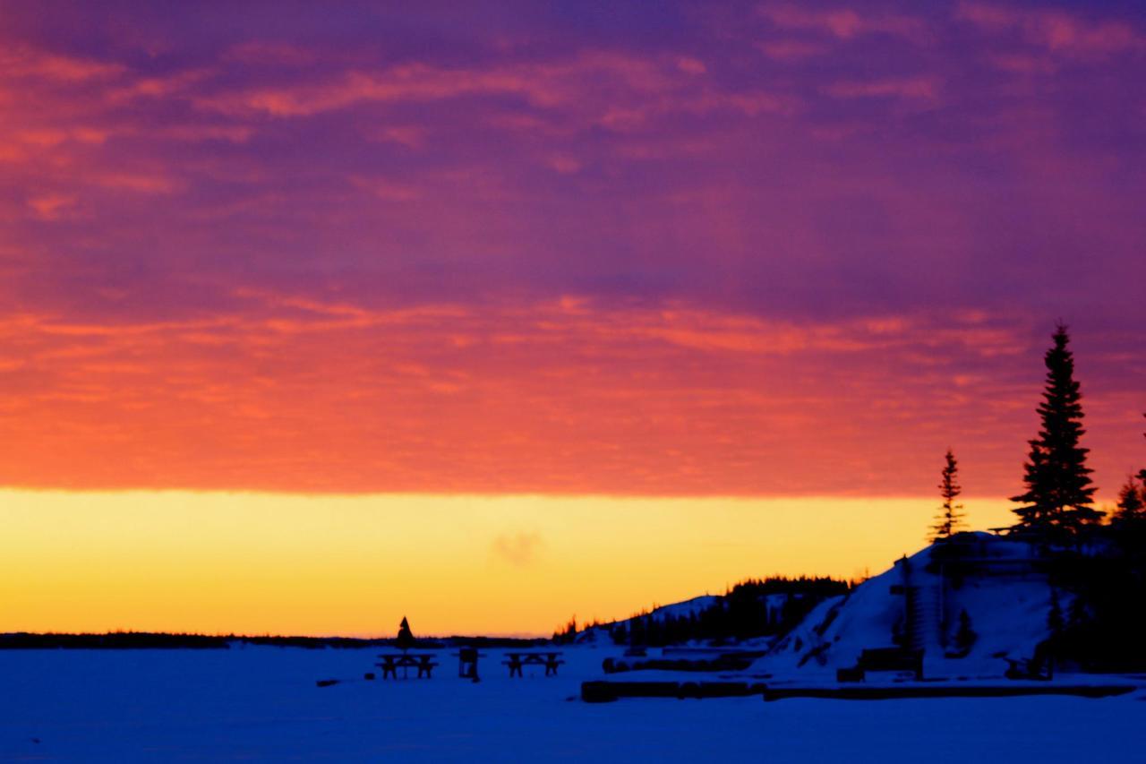 Mabuhay Lakeside Manor Panzió Yellowknife Kültér fotó