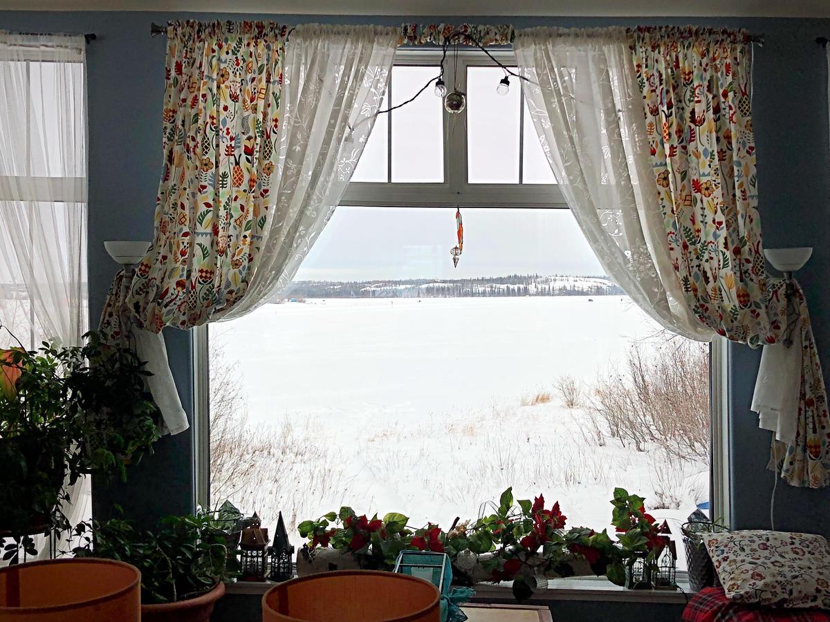 Mabuhay Lakeside Manor Panzió Yellowknife Kültér fotó