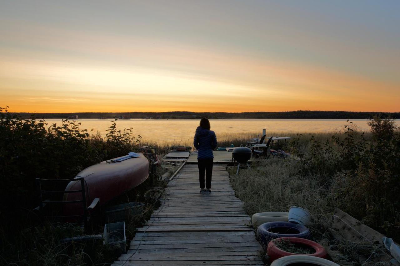 Mabuhay Lakeside Manor Panzió Yellowknife Kültér fotó