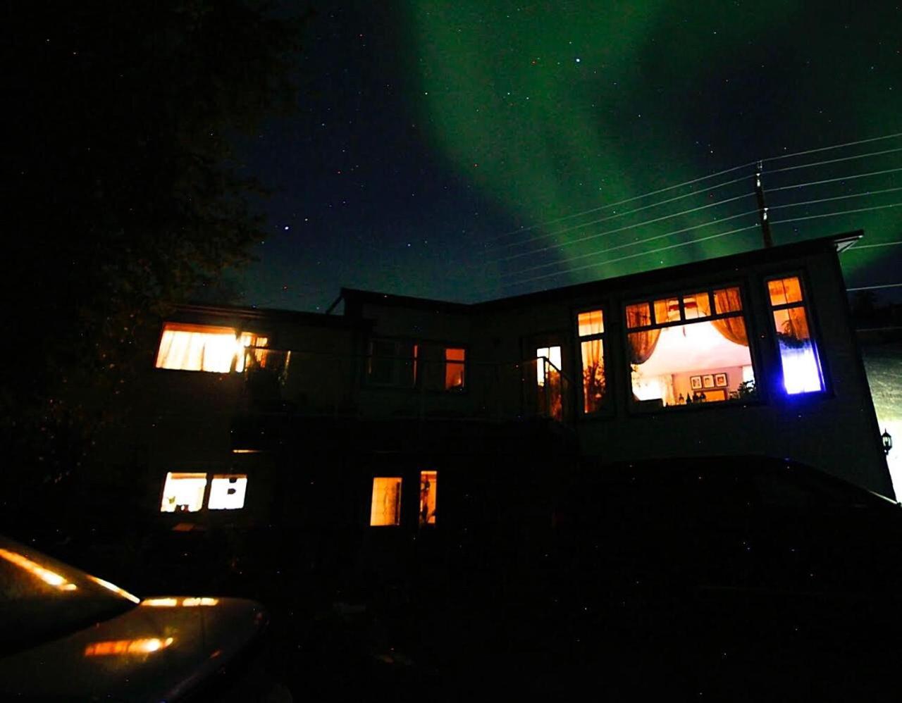 Mabuhay Lakeside Manor Panzió Yellowknife Kültér fotó