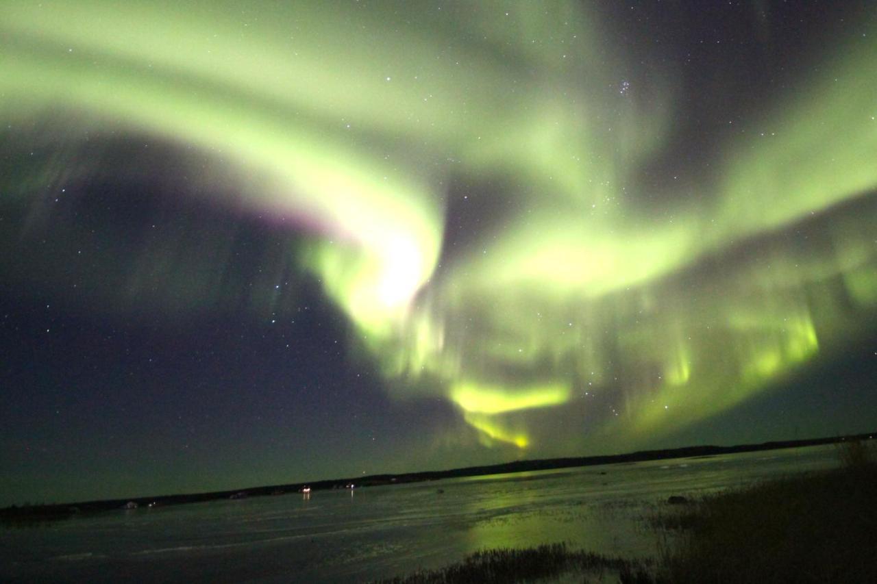 Mabuhay Lakeside Manor Panzió Yellowknife Kültér fotó