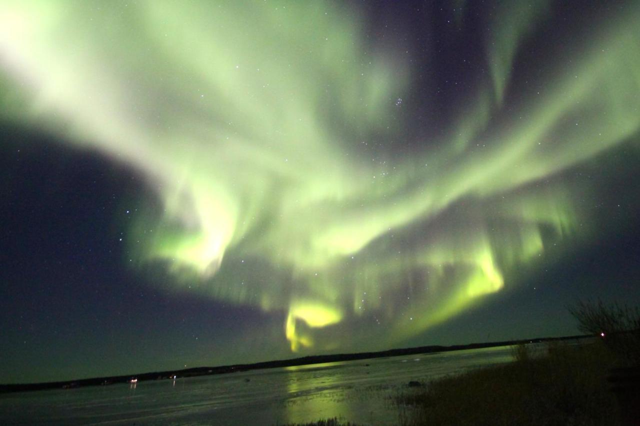 Mabuhay Lakeside Manor Panzió Yellowknife Kültér fotó