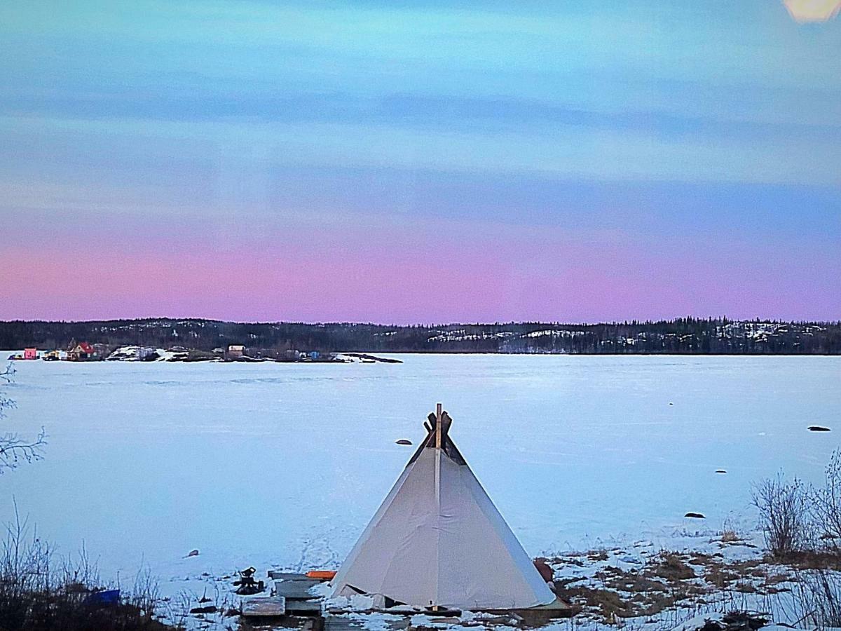 Mabuhay Lakeside Manor Panzió Yellowknife Kültér fotó