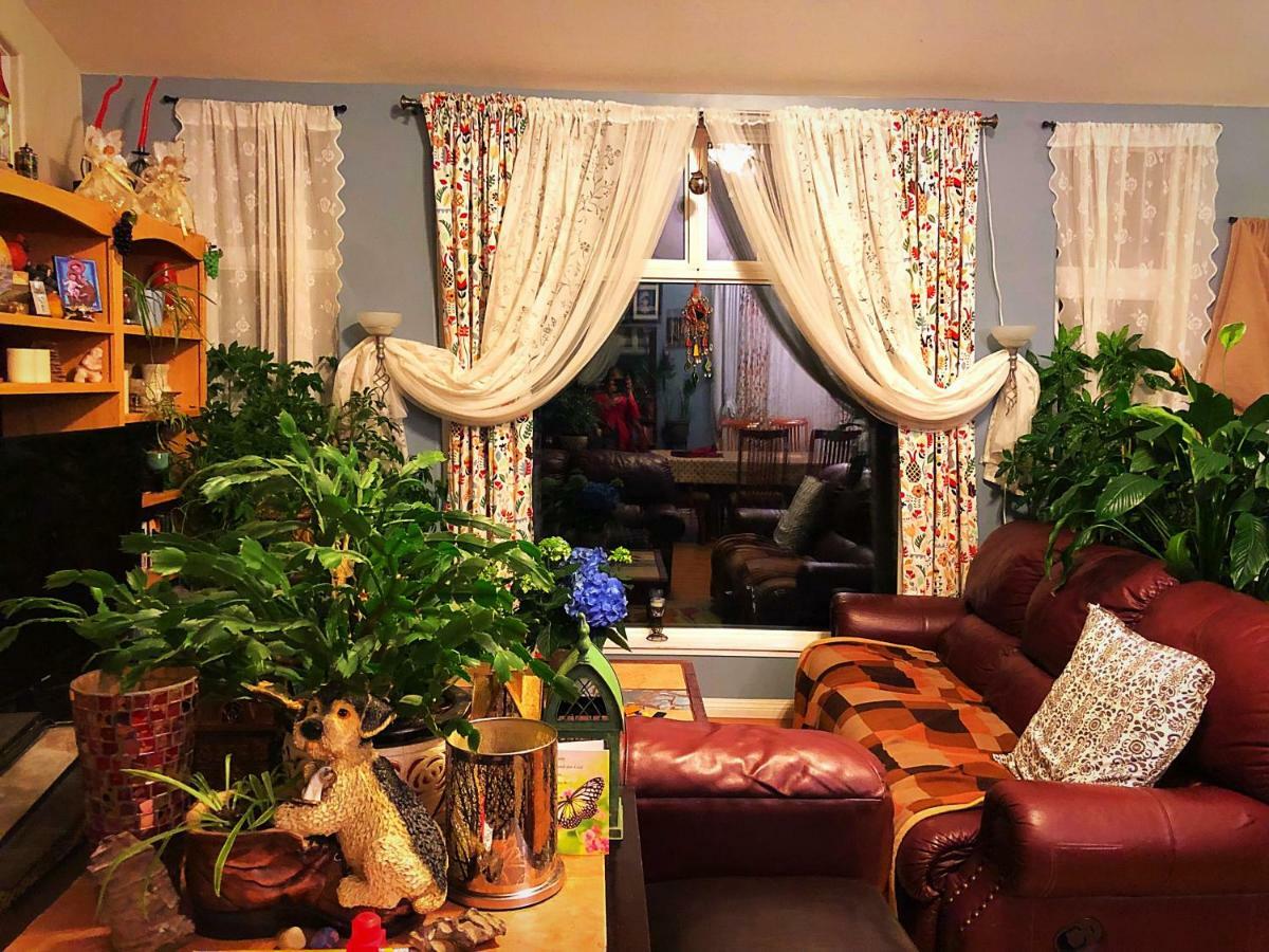 Mabuhay Lakeside Manor Panzió Yellowknife Kültér fotó